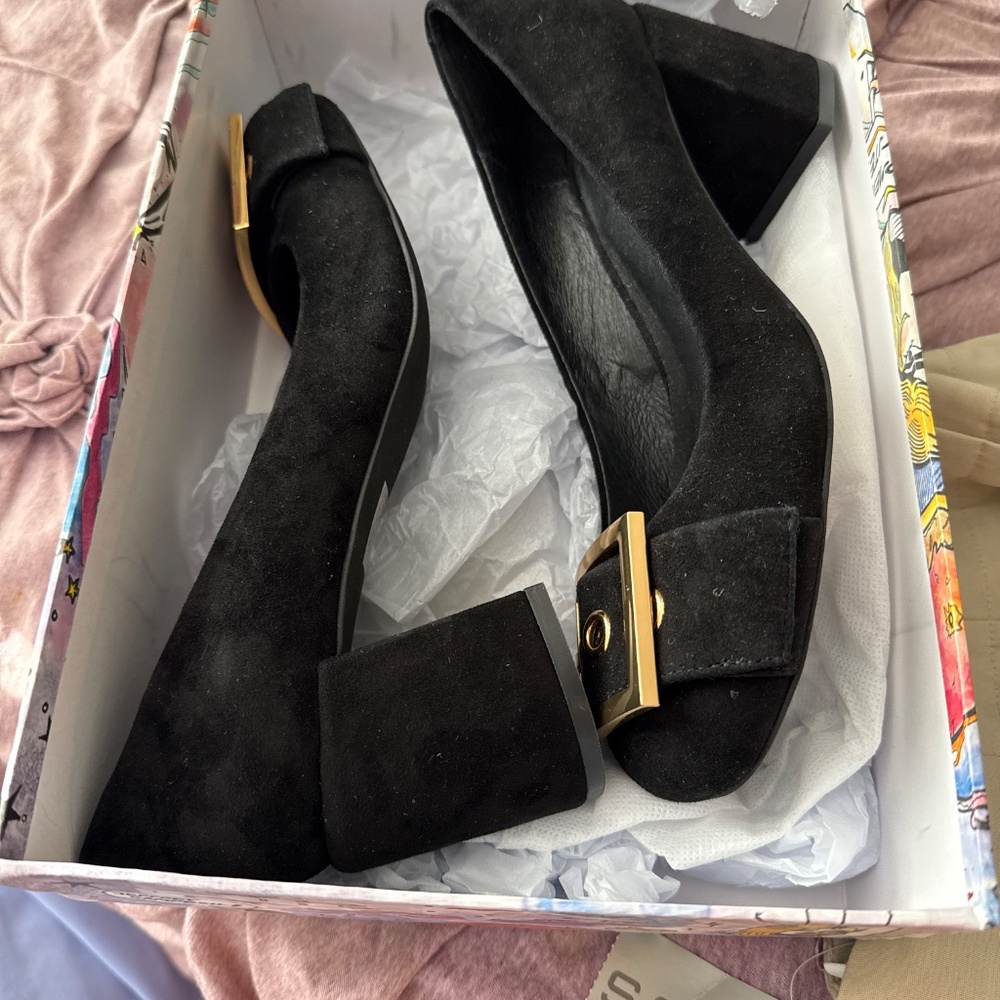 Jeffrey Campbell black suede facts heels. NIB w/tags. Retail 150. Perfect shape - Picture 9 of 11